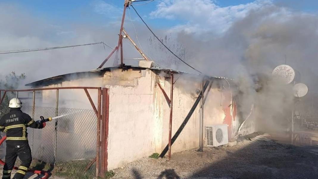 Hatay'da tavuk çiftliğinde yangın 3